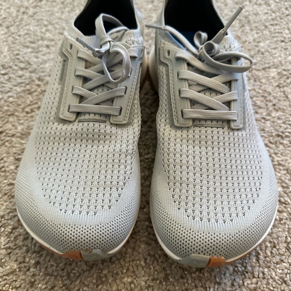 Flux Adapt Waterproof Runner